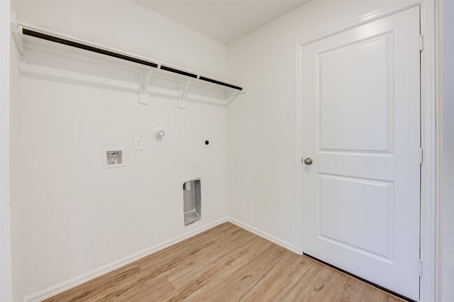 Building Photo - 17827 Pemswood Dr