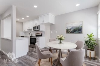 Building Photo - 905 Carro Dr