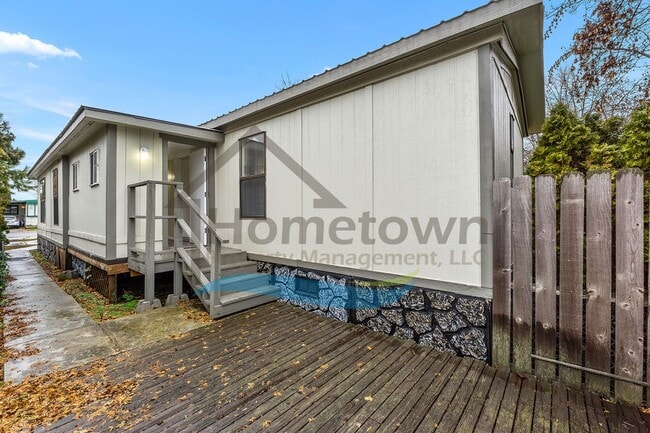 Building Photo - 2-Bedroom 2-Bathroom Home with Off-Street Parking Available in Coeur d’Alene!