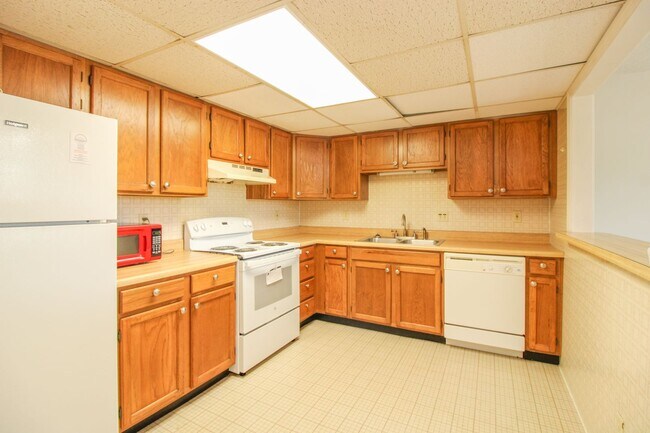 Building Photo - 1812 Sunrise Dr