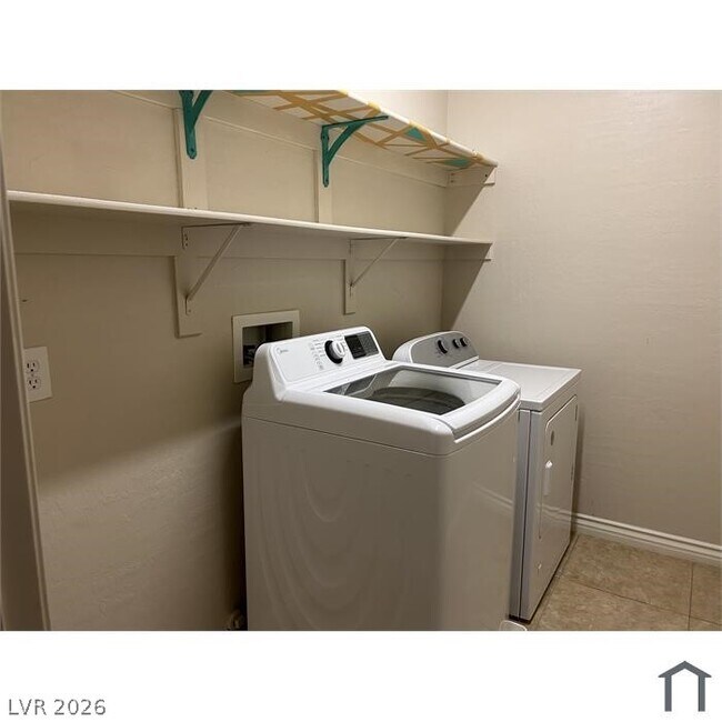 Building Photo - 2660 Lochleven Way