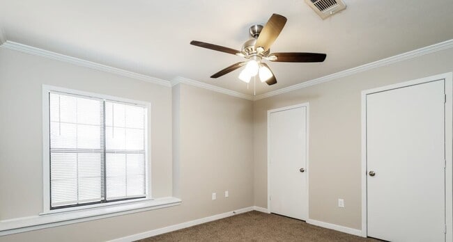 Building Photo - 17 Rotan Ct
