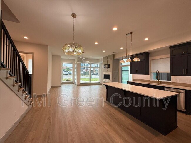 Building Photo - 130 E Elgin St