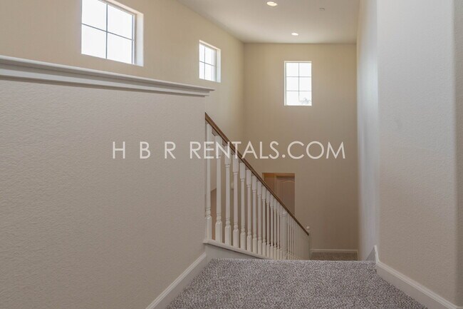 Building Photo - Questa Village - Mountain House- Spacious & Stylish 5-Bedroom Retreat in Mountain House – 3.5 Bat...