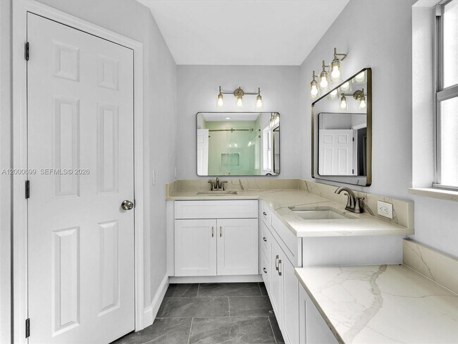 Building Photo - 2022 NW 9th Terrace