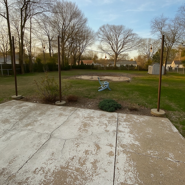 Building Photo - Well-Maintained 3-Bedroom House