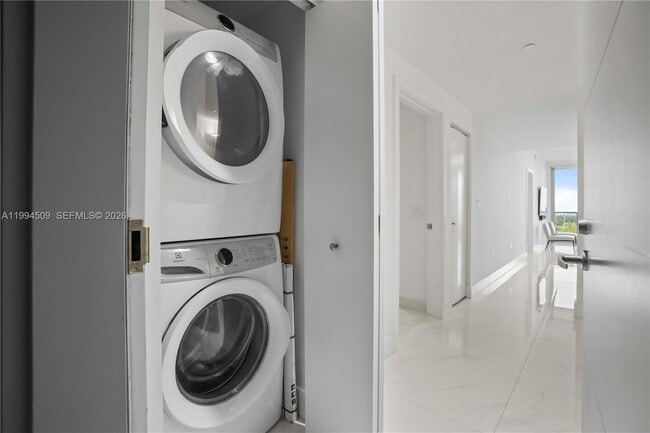 Building Photo - 16385 Biscayne Blvd