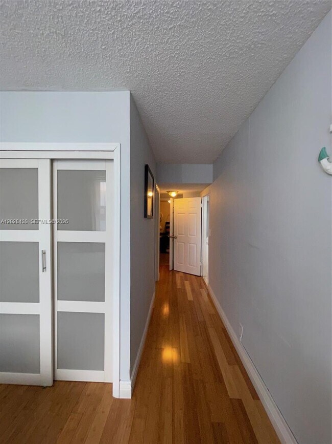 Building Photo - 3725 S Ocean Dr