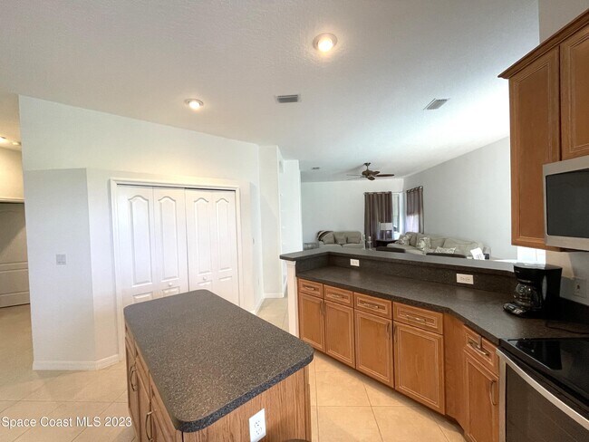 Building Photo - 1896 Windbrook Dr