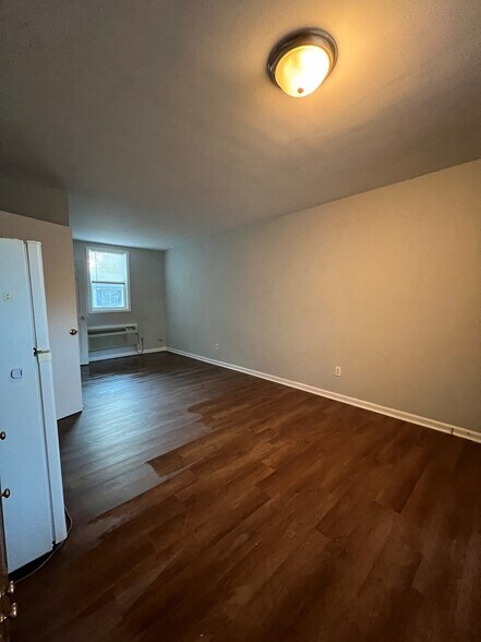 Building Photo - 2413 S Fraser St