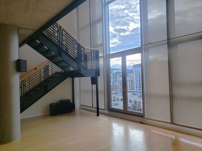 Building Photo - Wonderful Two story Penthouse Condo! Water...