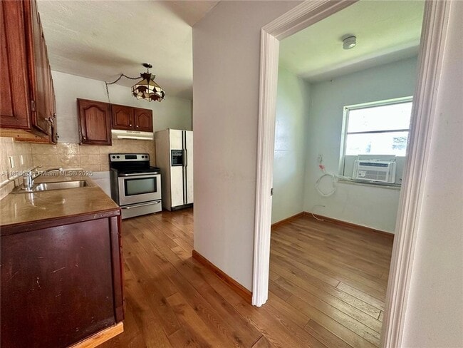 Building Photo - 1987 NE 171 St