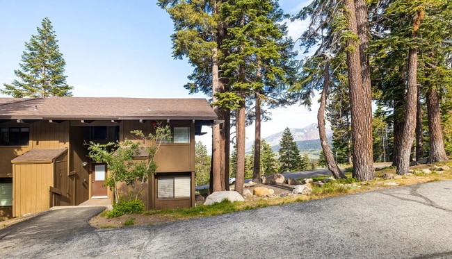 Building Photo - Fully Furnished 2 Bed / 2 Bath Corner Unit...