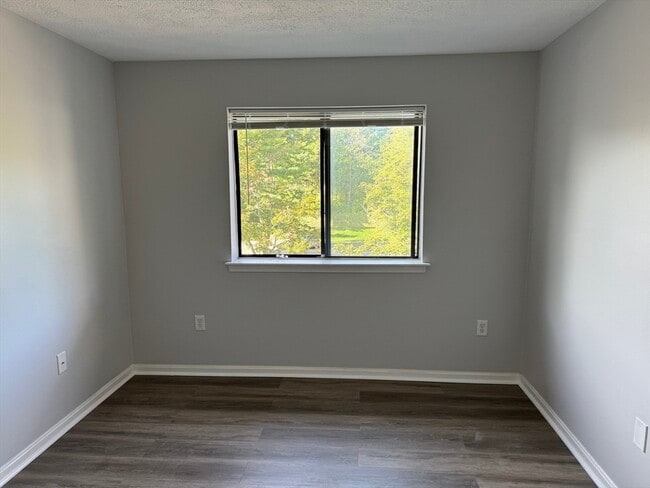 Building Photo - 53 Steeplechase Ct