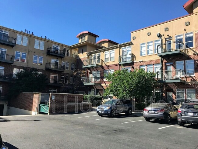 Building Photo - 10184 Park Meadows Dr