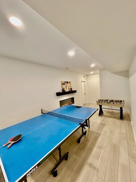 Building Photo - 821 Wildrose Pl