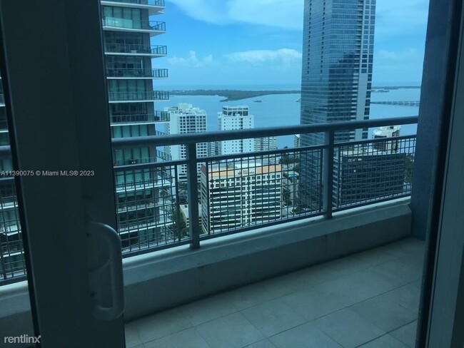 Building Photo - 2 br, 2.5 bath Condo - 60 SW 13th St Spect...