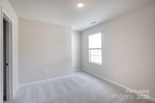 Building Photo - 10350 Chatham Run Ln