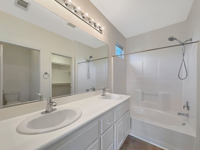 Building Photo - Stylish 2B/2BA Townhome in Torrey Highland...