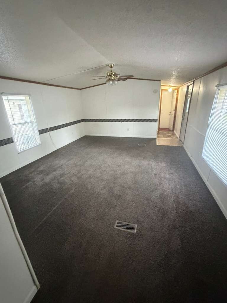 Building Photo - 905 W 37th Ave