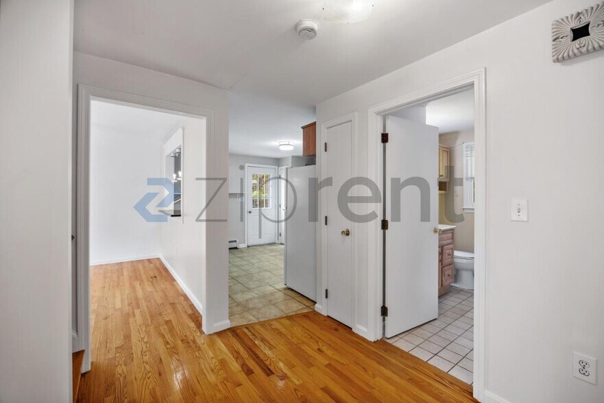 Building Photo - Unit