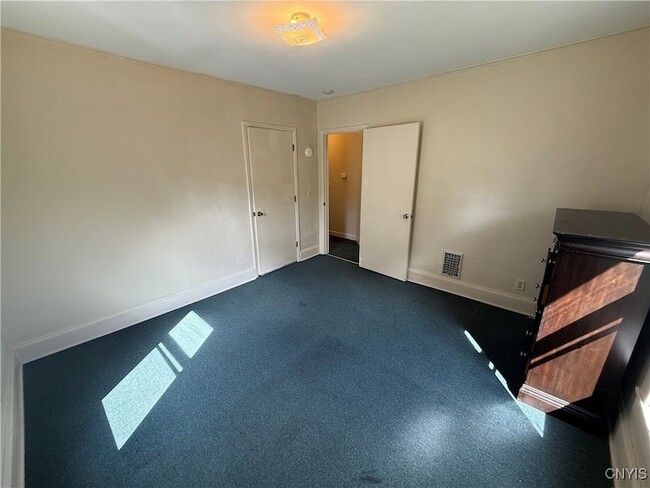 Building Photo - 4 Pleasant St