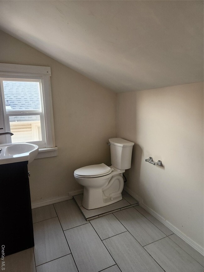 Building Photo - 10 Forest Ave