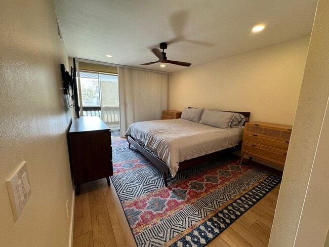 Building Photo - Move in ready Condo!