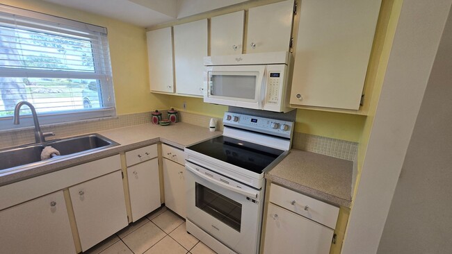 Building Photo - Charming 2BR/2BA Annual Rental in Southgate