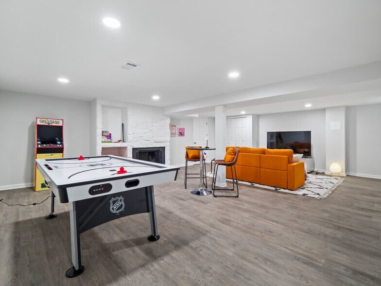 Building Photo - 8040 Strongsville Blvd