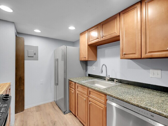 Building Photo - $1,500.00, 2-bed, 2-bath located in Denver with $500 OFF FIRST MONTH'S RENT!
