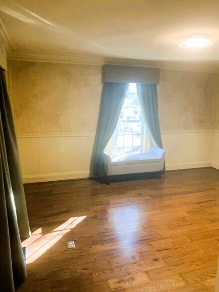 Building Photo - 49 Duke St