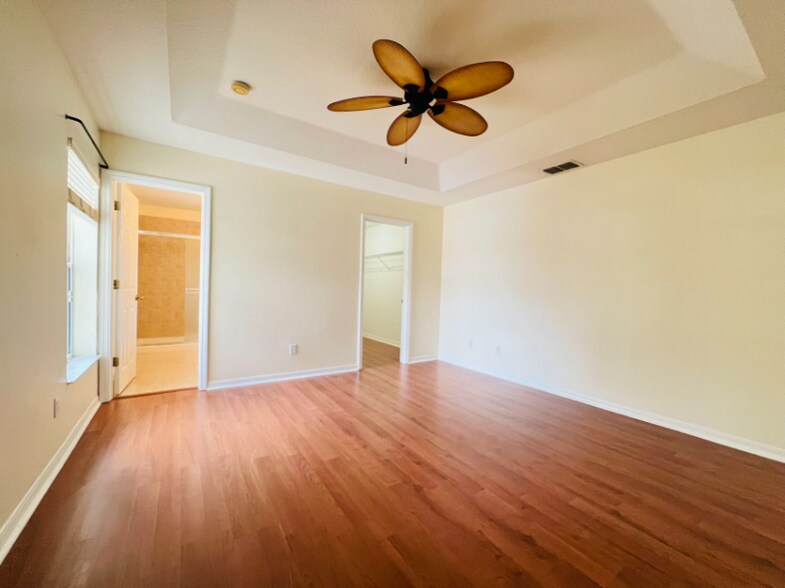 Building Photo - 1531 Par Ct