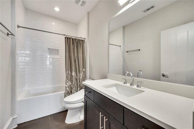Building Photo - 108 Grand Cres