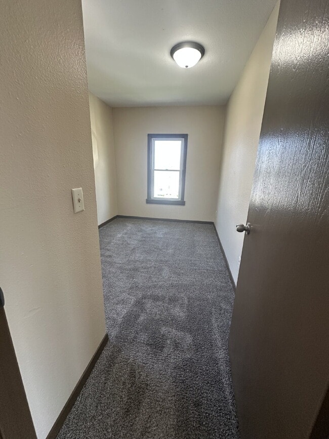 Building Photo - 316 Linn St