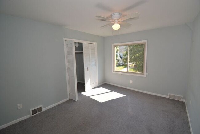 Building Photo - 4 Bedroom Home For Rent in Euclid Ohio