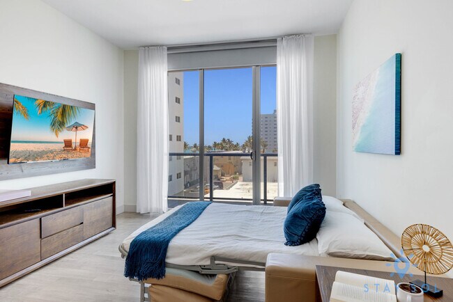 Building Photo - 777 N Ocean Dr