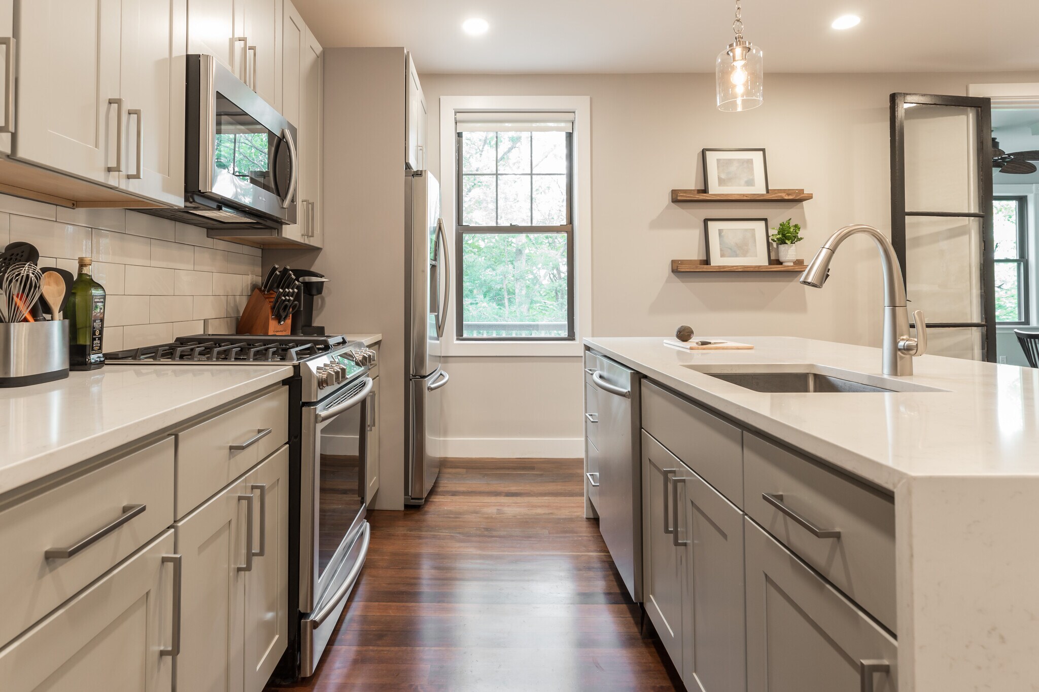 Building Photo - 65 Beach St