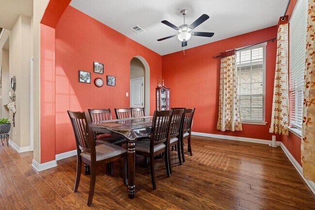 Building Photo - 614 Spanish Mustang Dr