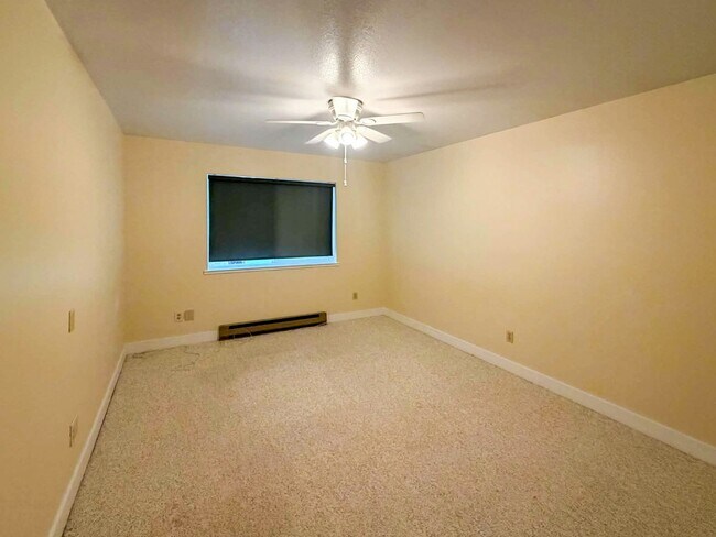 Building Photo - 400 Burgess St