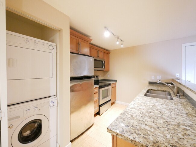 Building Photo - Exceptional Condo in Capitol Hill Available for Rent!