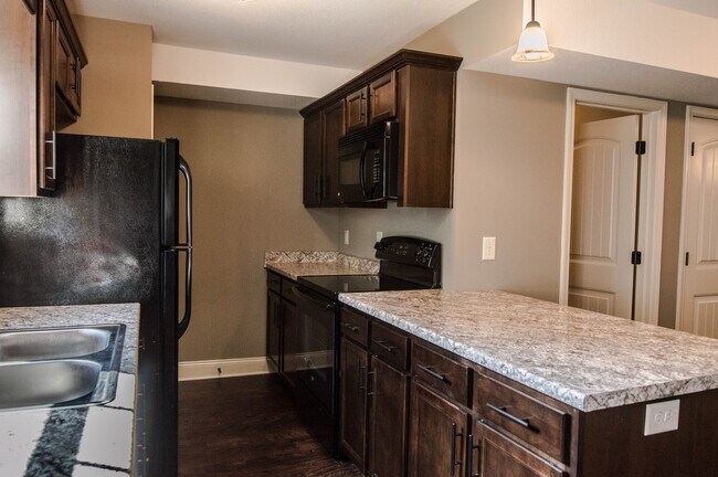 Building Photo - Pet Friendly Two Bedroom!
