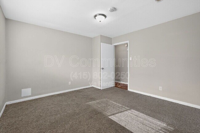 Building Photo - 15707 Lone Tree Dr