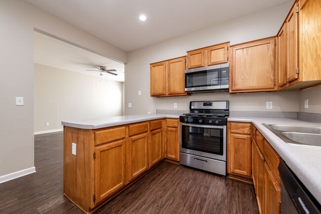 Building Photo - Remodeled 2 Bedroom Duplex in Rogers AR – Pet Friendly, Private Community