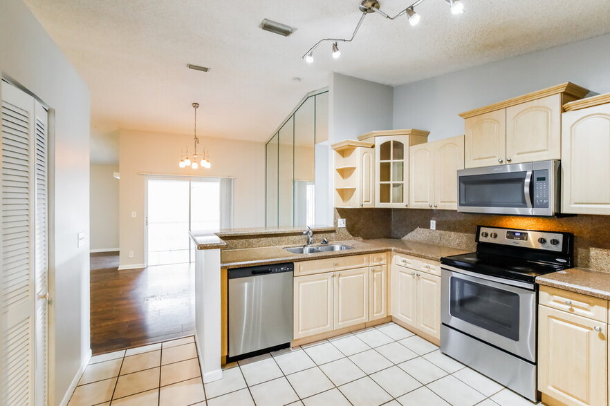 Building Photo - 333 W Riverbend Dr