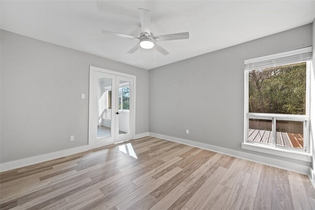 Building Photo - 2113 Lake Village Dr