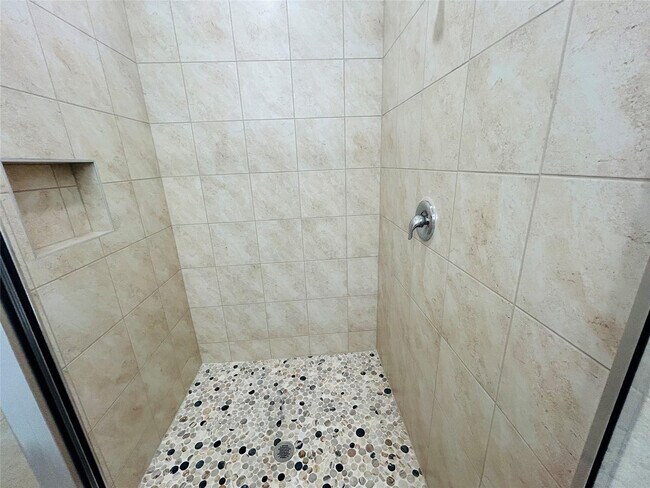 Building Photo - 4292 Longwood Lake Sq