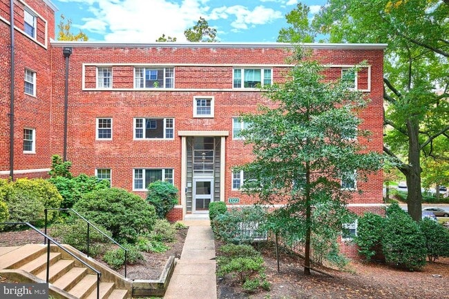 Building Photo - 1322 Fort Myer Dr