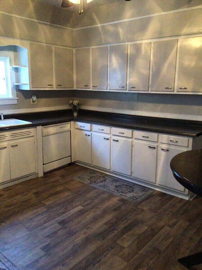 Building Photo - 520-522 Woodvale Ave