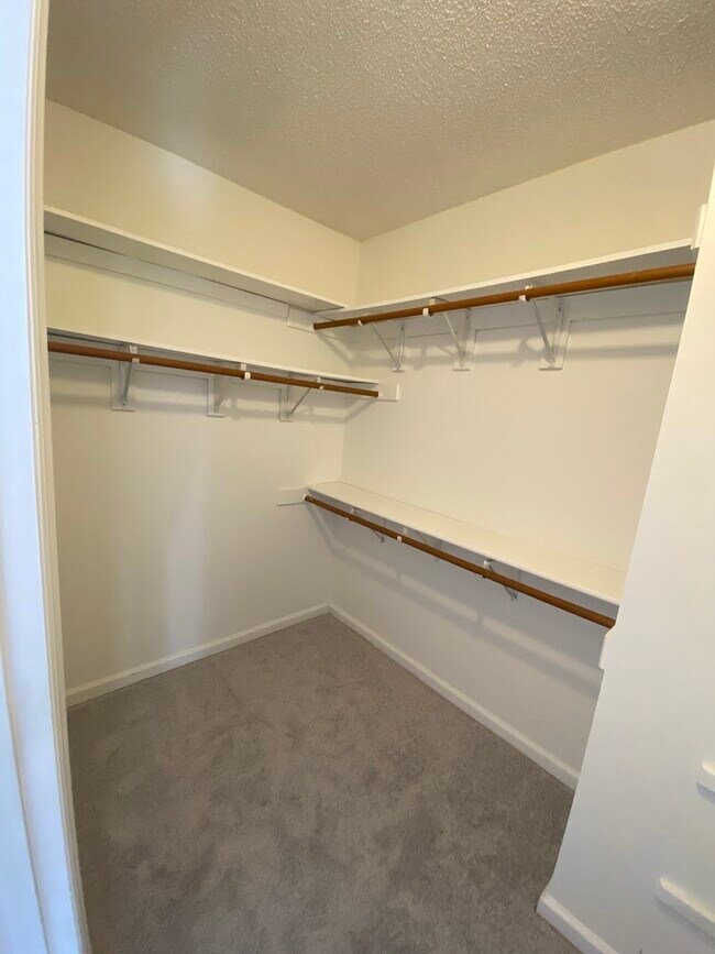 Building Photo - 118 W Skyhawk Dr